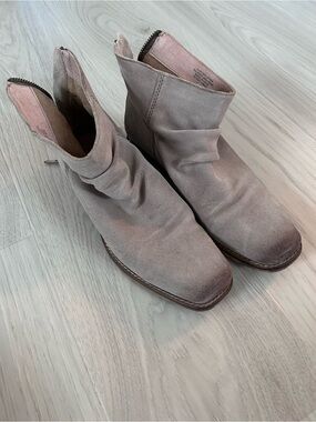 Seychelles Taupe Suede Slouch Ankle Boots